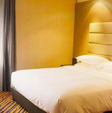 记者暗访小姐被暴打,女民警盘查时被袭击