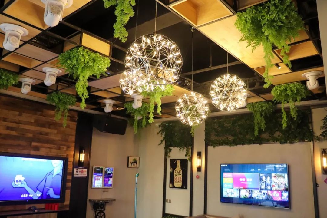 清远地标级KTV，坐拥网红时光隧道，还把热带雨林搬了过来