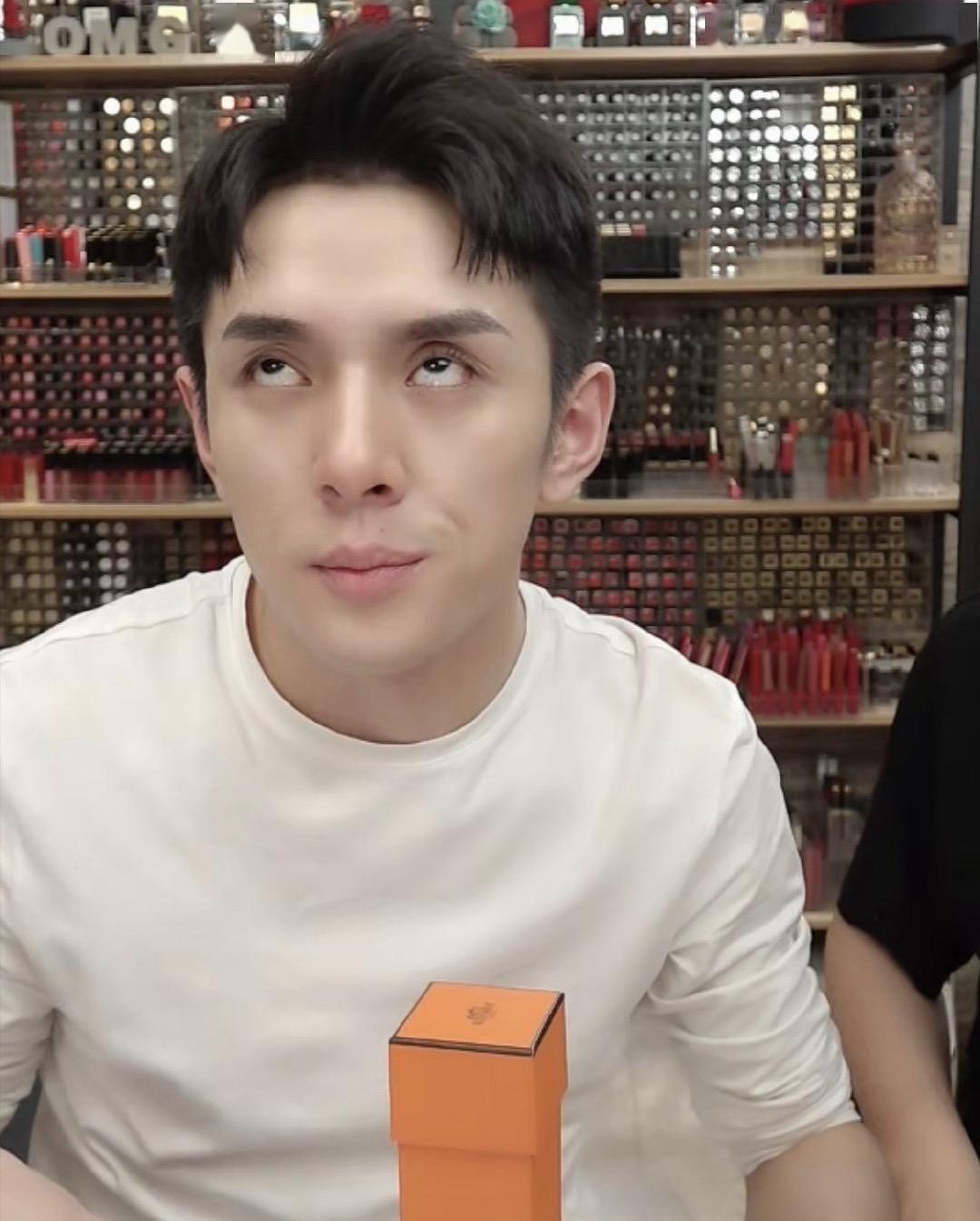 做生意的人最旺的颜色,做生意穿什么颜色衣服生意最好