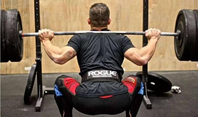 深蹲如何增加单侧腿部力量,深蹲腿怎么发力是正确的