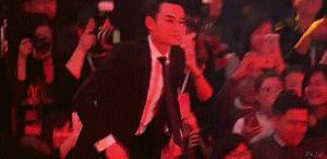 西装纽扣的正确扣法,西装纽扣怎么弄稳