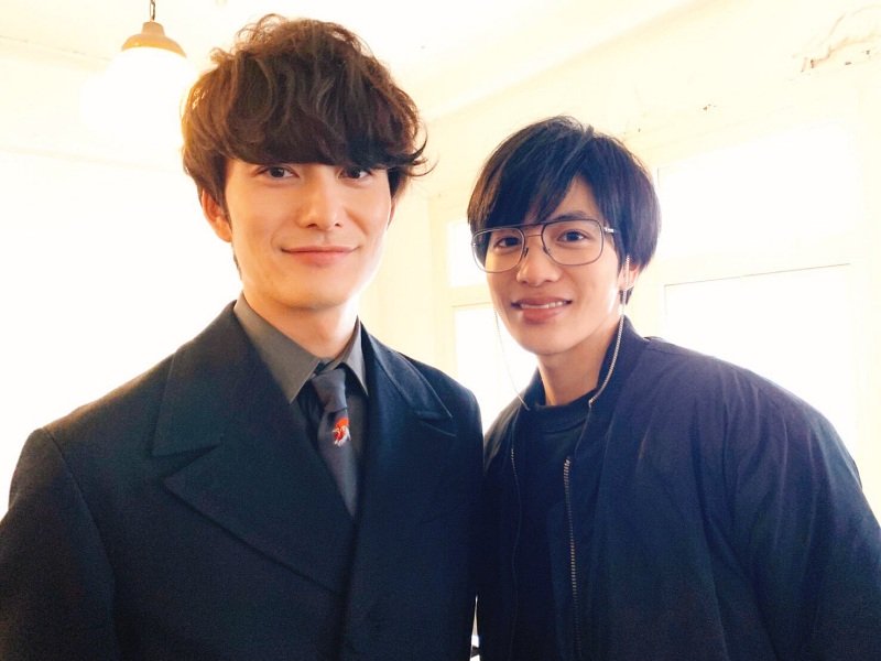 又一部BL电影！同名漫画改《三角窗外是黑夜》除灵师与助理的触碰