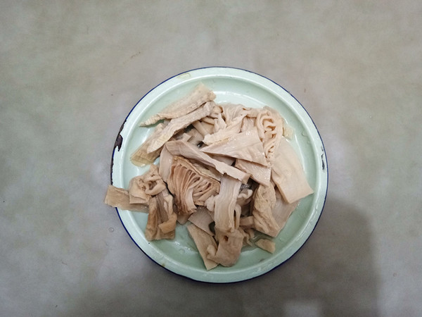 酒店炖鸡汤一般放什么配料,羊肉焯水去腥膻放啥料