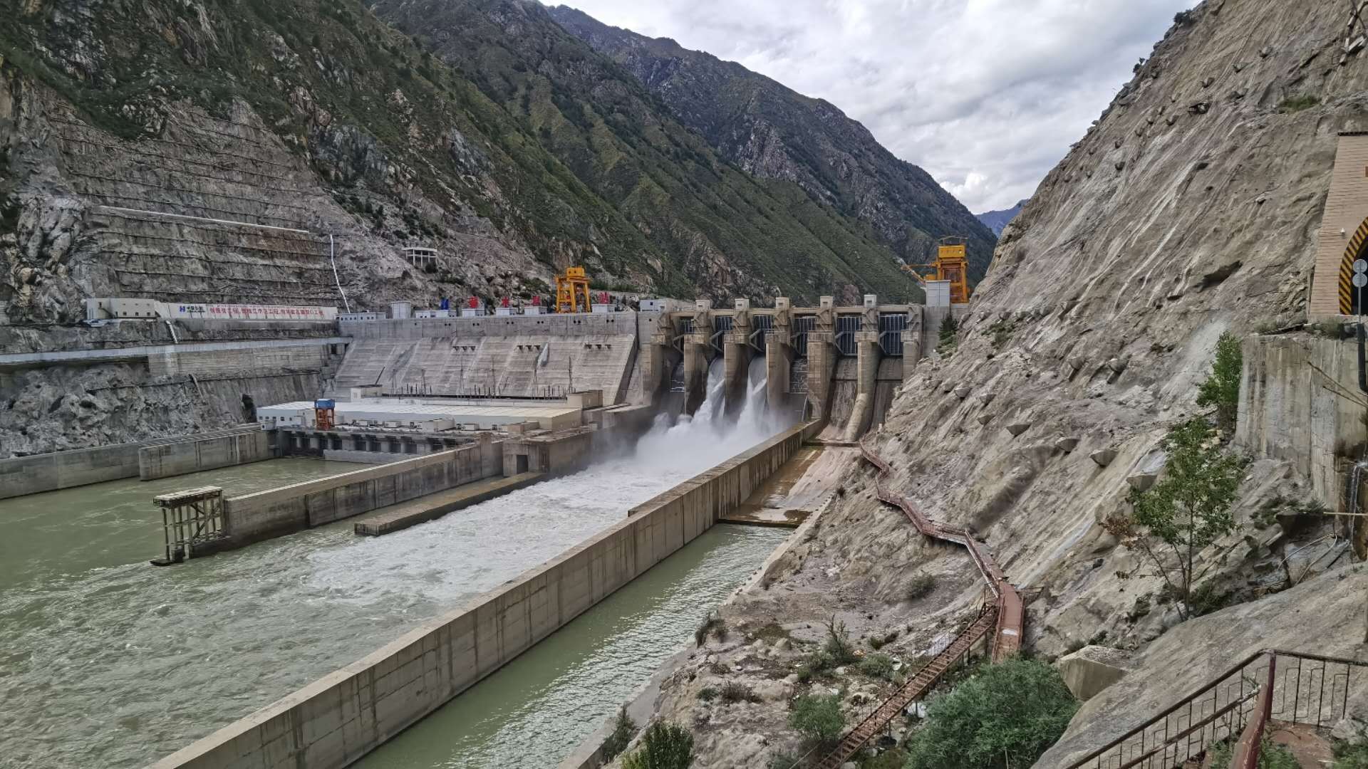 鬼哥的五万里D57说说印度这样的邻居-2（山南市-加查县）