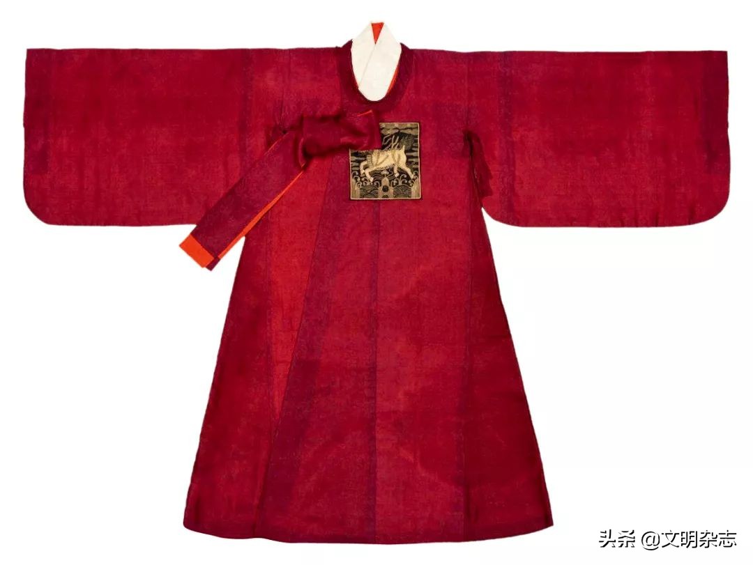 韩国传统高定服饰图片,一衣带水的韩语