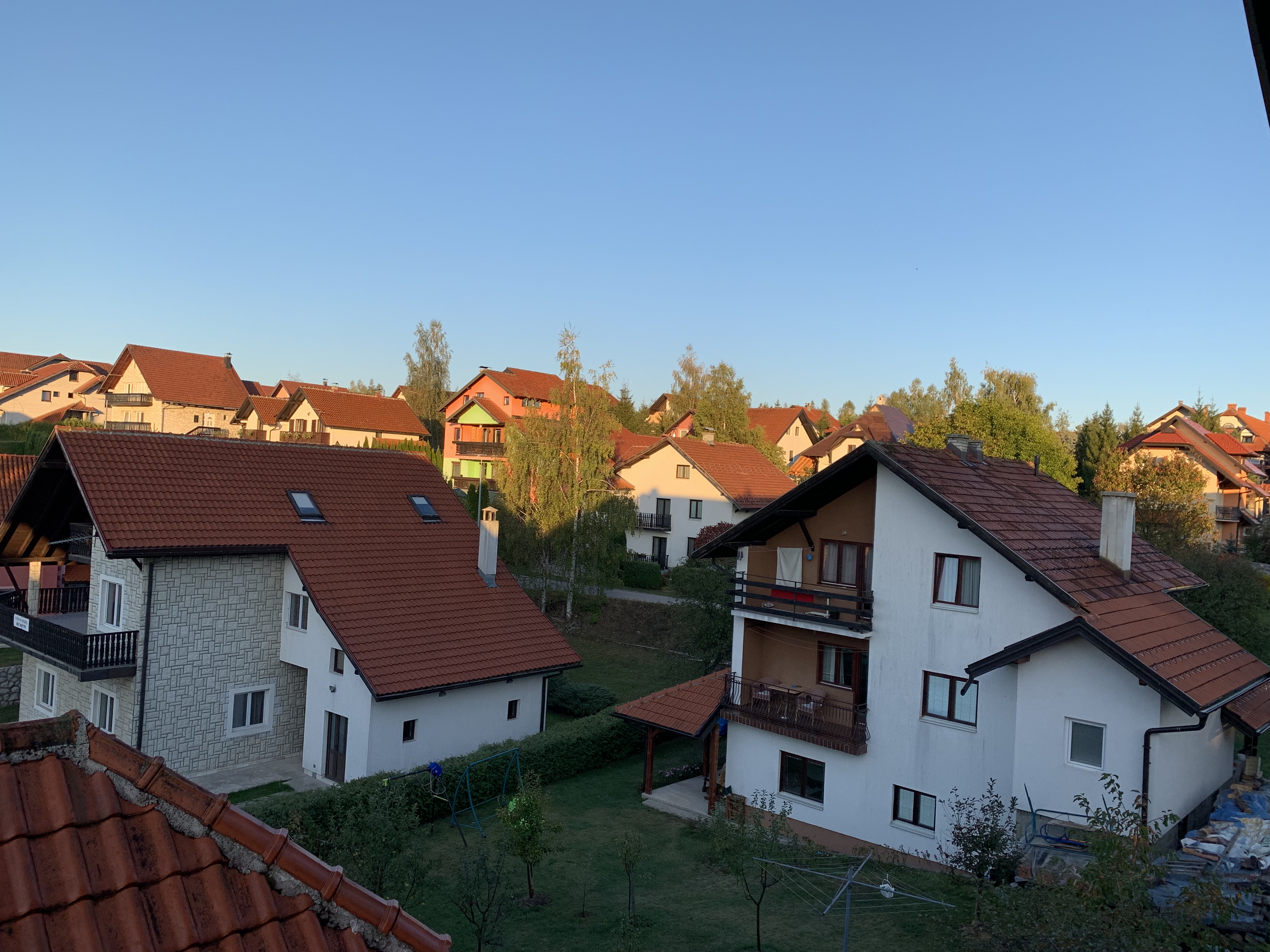 足球少年的小木屋很酷、“圣诞小镇”的秋天很美