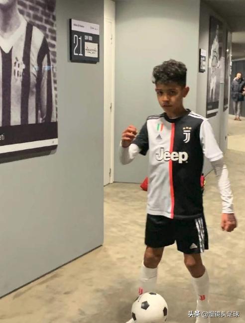 c罗儿子迷你罗颠球,c罗儿子迷你罗同款动作