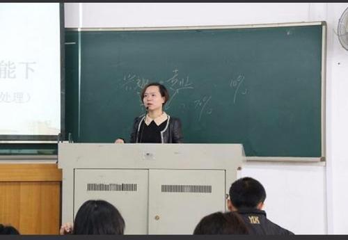 为什么大学生上课都不听课了,大学生为什么总是不愿意上课