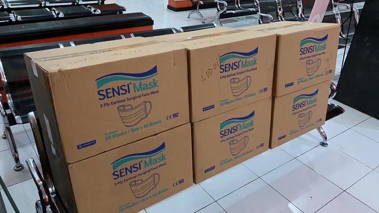 全球战疫连线英国人,全球防疫物资运送回国