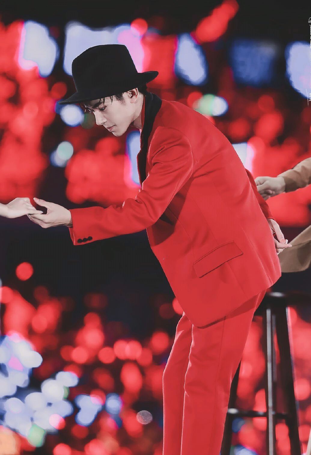 tfboys易烊千玺唱大花轿伴舞,易烊千玺伴舞tfboys10周年演唱会