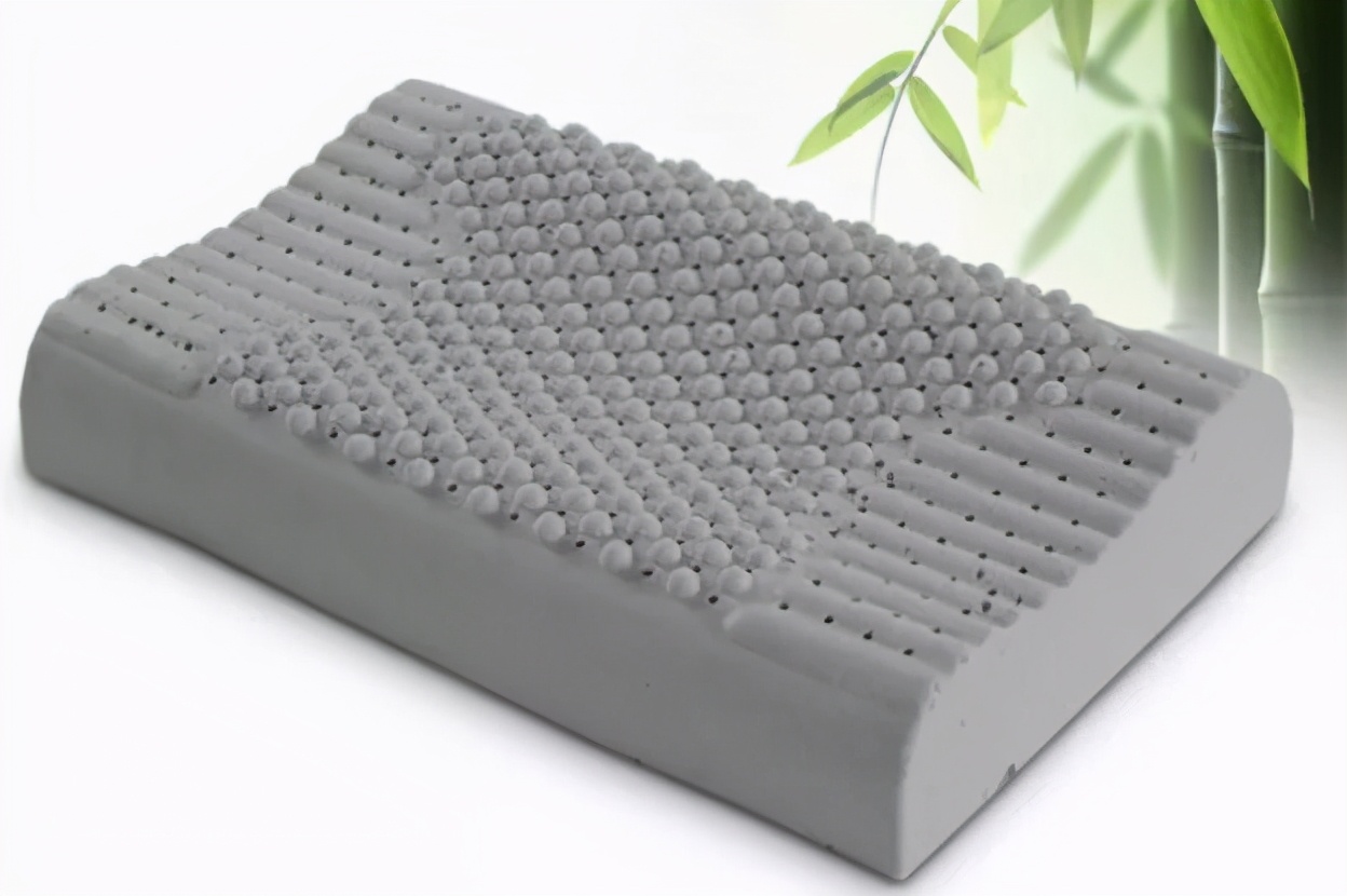 利用竹炭做成的板材，外表虽“其貌不扬”但功效“小清新”