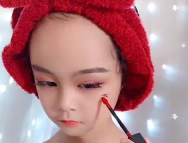 小女孩华丽变身真人版,小花仙女生变身视频