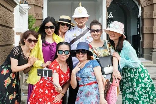 龙虾没人吃、LV没人买……中国人再不出门，各国旅游业都要垮了