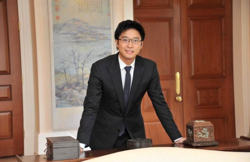 郭晶晶霍启刚带孩子稻田插秧,霍启刚郭晶晶一起插秧吃农家饭