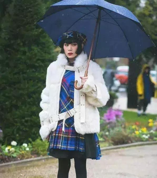 不知道怎么洗衣服,用雪洗皮草真的可以洗干净吗