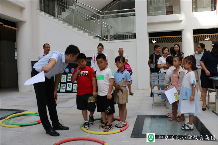 迎接一年级新生入学,迎接一年级的学生