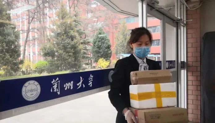 宿管暖心日记,宿管阿姨的心守护