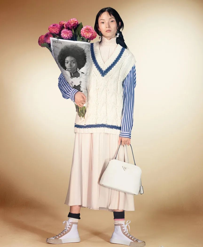 今年流行的帆布鞋长什么样子,今年流行的帆布鞋花纹