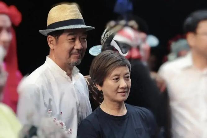 张默家暴事件完整版,张默与童瑶谈了几年恋爱