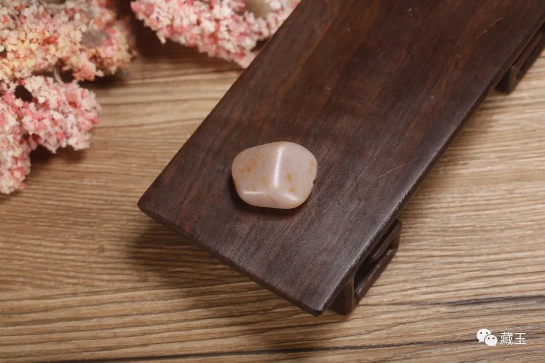 一块和田玉籽料七种颜色极品,和田玉籽料桃花玉