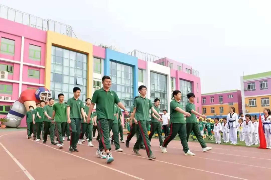 一百多人体育节开场,体育1000人活动