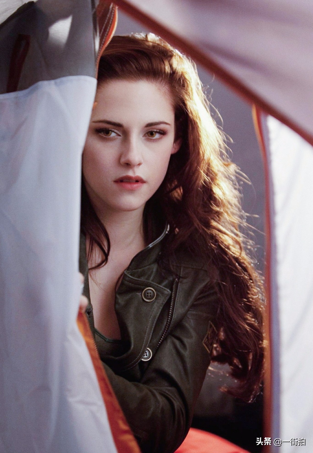 克里斯汀穿香奈儿图片,克里斯汀黑衣造型