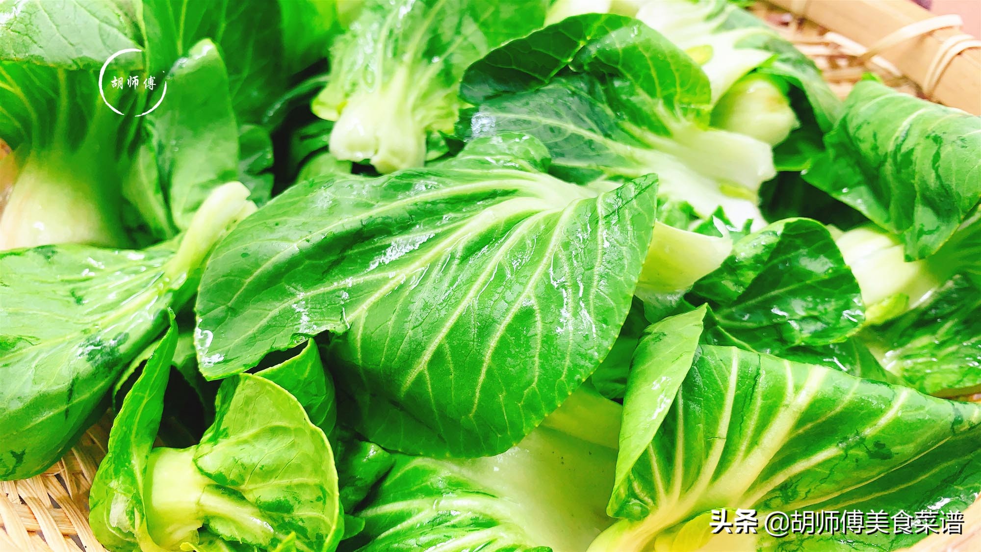 炒青菜，直接下锅炒是错的！多做1步，青菜翠绿鲜嫩，不比饭店差