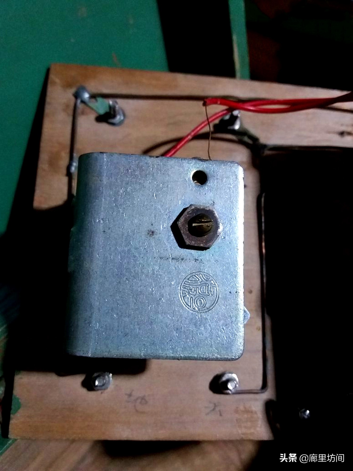 60年代收音机老物件,80年代老物件在墙上挂着的收音机