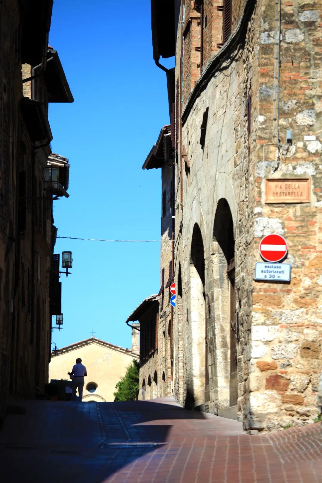 意大利最好的葡萄酒小镇,意大利马纳罗拉小镇盛产葡萄酒