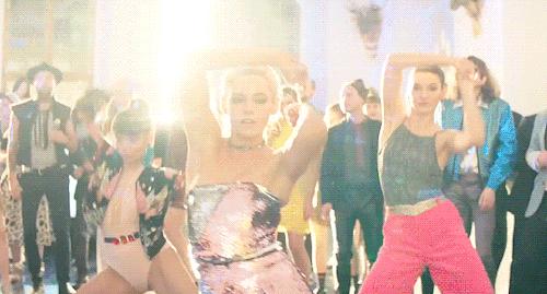 霹雳娇娃10个彩蛋,新版霹雳娇娃彩蛋