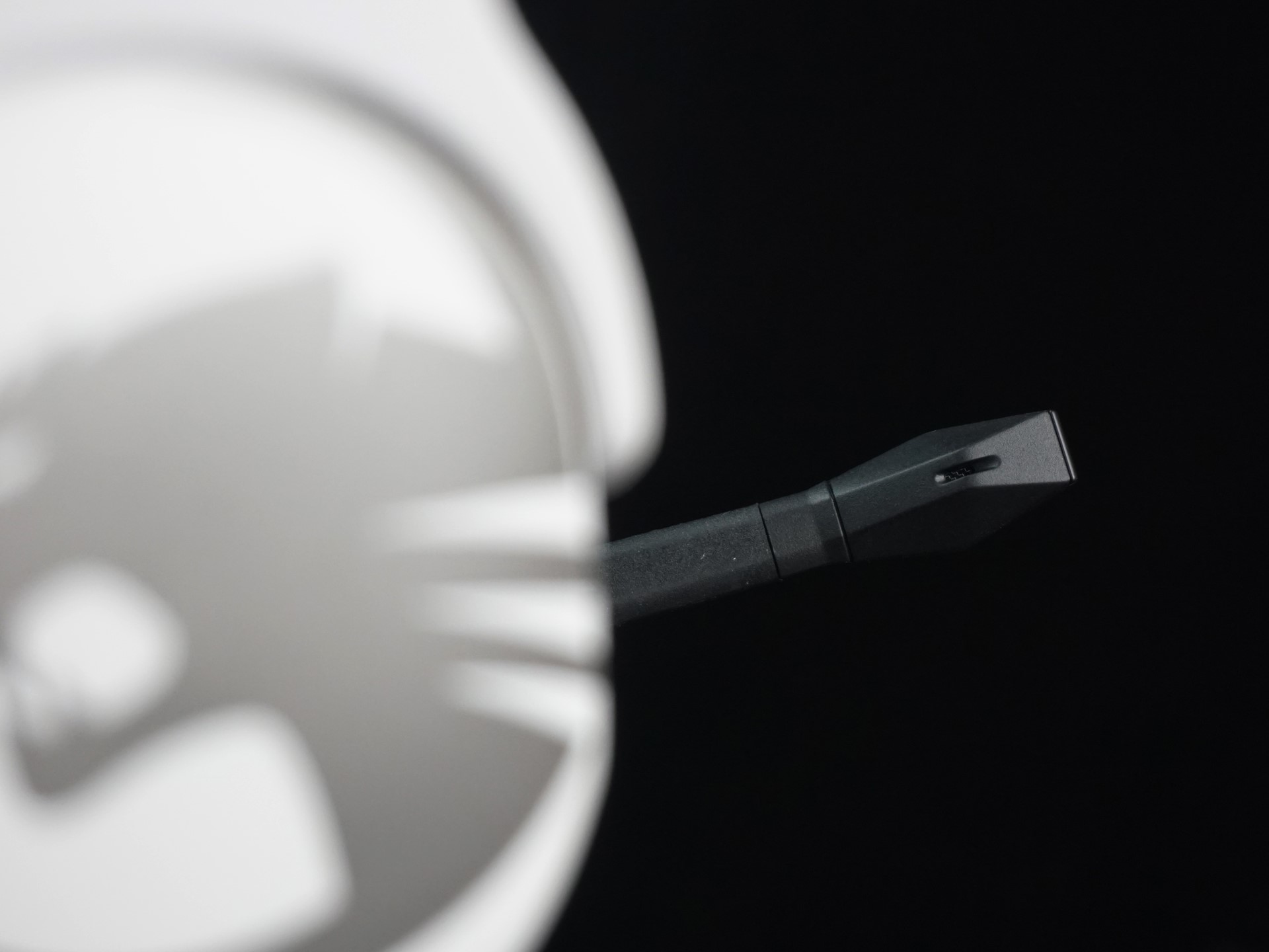 除了价格高点冰豹这款游戏耳机真的很不错