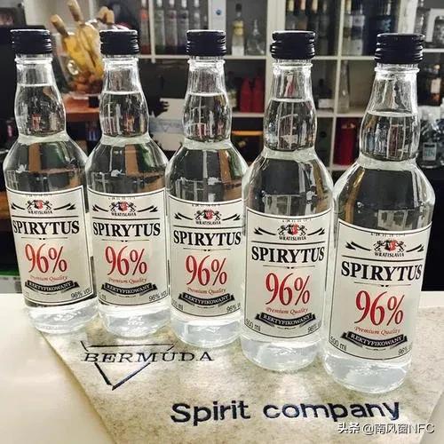 酒中渣男伏特加,俄罗斯男人喝酒伏特加