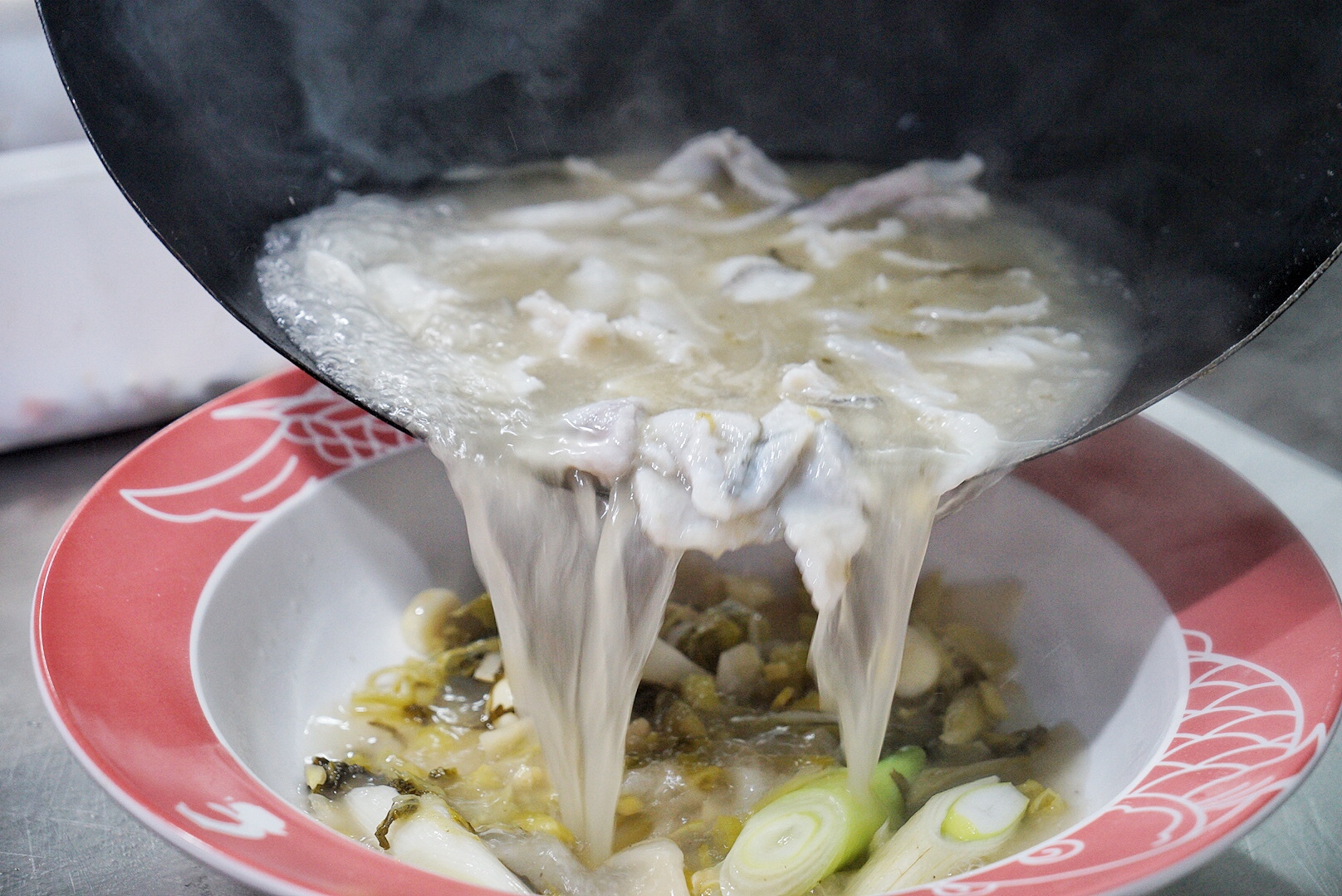 花都首家大理酸菜鱼专门店,云南空运酸菜,活鱼现煮,酸辣好过瘾