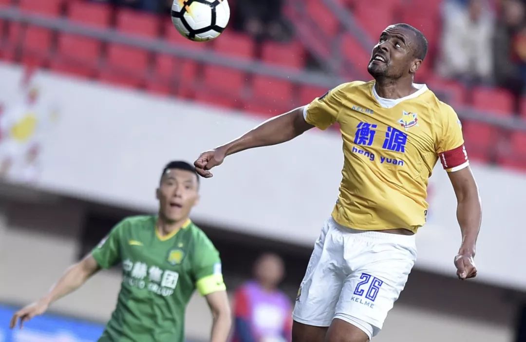 在中国踢满8年，保持队史最高出场纪录！他却说：上海房子太贵了