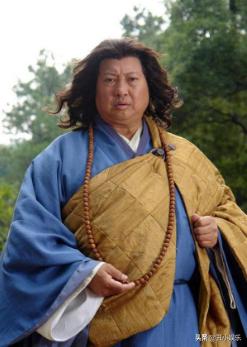 洪金宝年轻戴眼镜照片,洪金宝戴眼镜出场