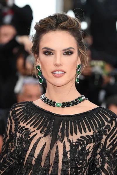 巴西超模安布罗休男友,巴西超模安布罗休写真