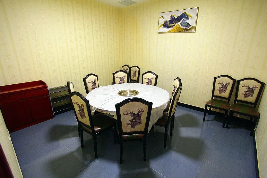 门头沟老牌美食摆上大排档！露天撸串火锅加烤鱼，100元买100瓶U8