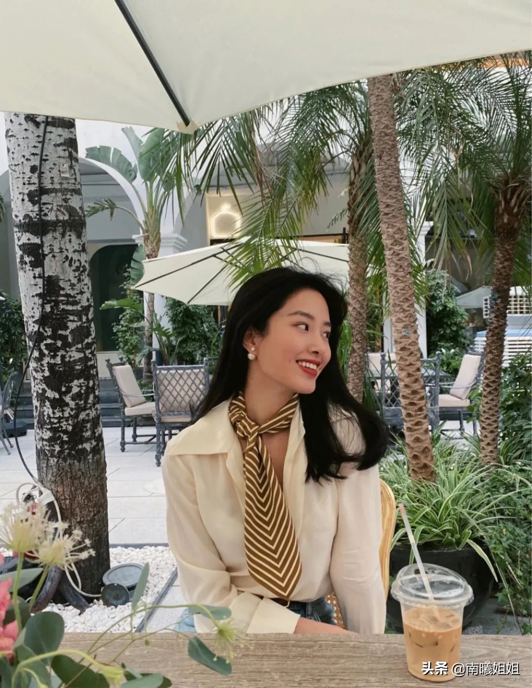 中年女性系丝巾不要一成不变,适合中年妇女围的丝巾