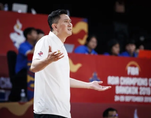 宏远杜锋新阵容,宏远年轻人上场比赛杜锋的无奈