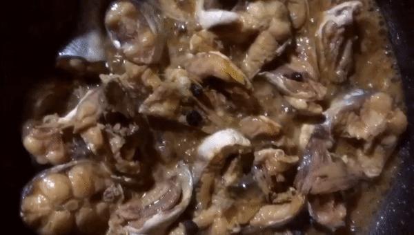 背上长有强毒的海鱼，处理时要小心，先去毒刺再除内脏。