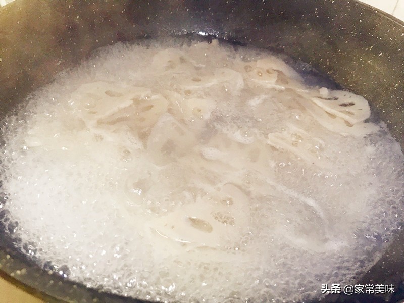 莲藕片焯水变黑色了,清炒藕片为什么发黑