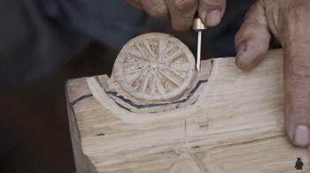 大爷造鲁班凳,60岁中国大爷徒手做鲁班凳