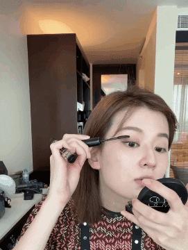 乔欣妆容教程,乔欣化妆改造时尚cosmo