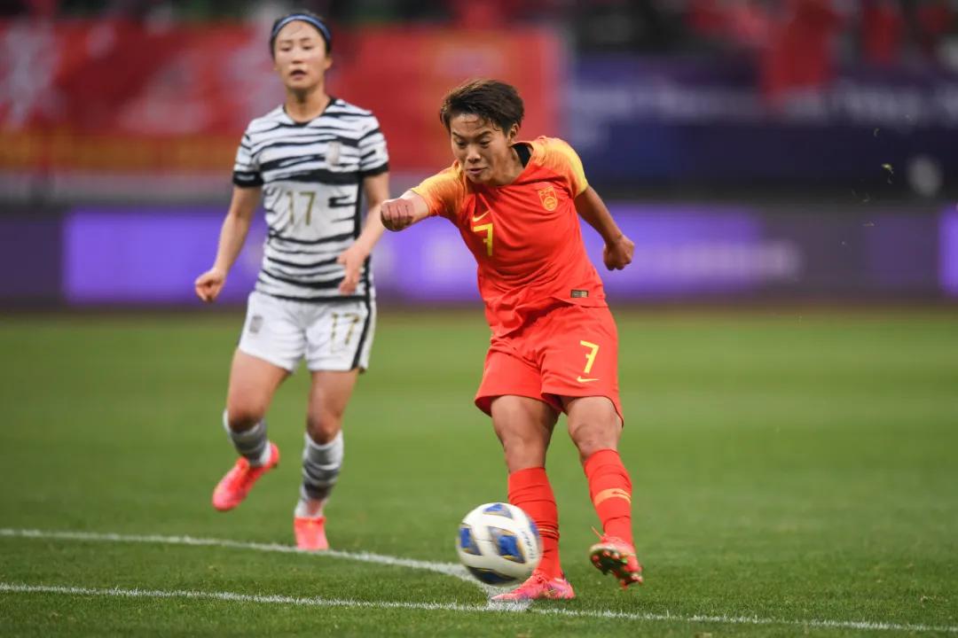 采访女足王霜视频完整版,中国女足铿锵玫瑰王霜