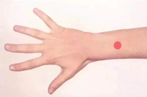 小手指一按治百病,手部按摩预防身体不适