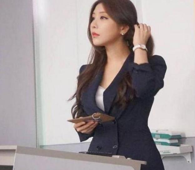 五年级下册形形色色的人作文500字,五年级习作形形色色的人范文