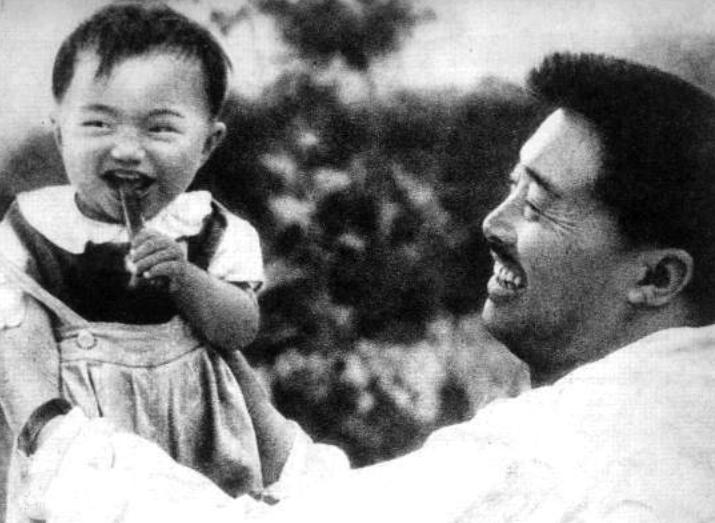 贺龙之子贺鹏飞，委托商人为祖国买下航母，成瓦良格号航母大功臣