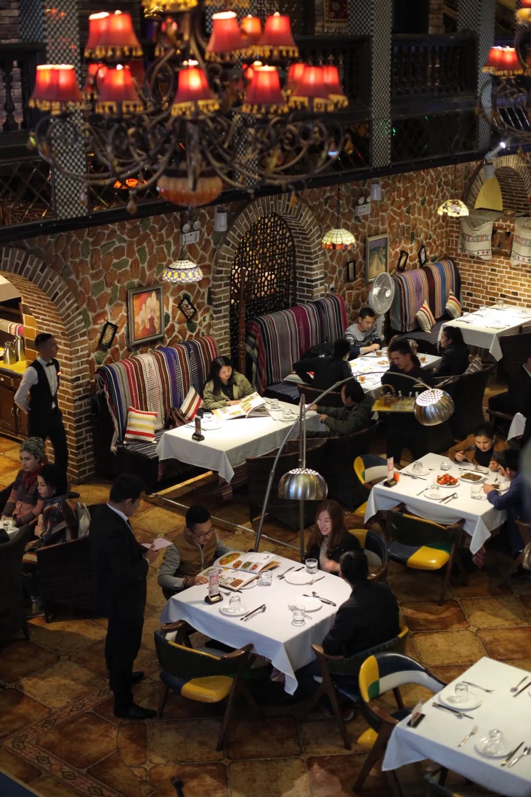 *疆新**都是荒漠戈壁?这几家高颜值餐厅,彻底颠覆你对*疆新**的概念