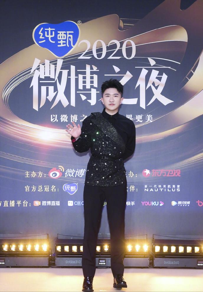 微博之夜杨颖杨幂讨论热巴,微博之夜迪丽热巴与邓超