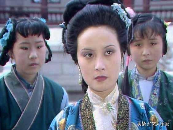 《红楼梦》中端午节，小道士头撞王熙凤胸脯，演绎不同寻常的节日